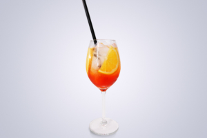 Cocktailauswahl mobile Bar Aperol Spritz mit Orangenscheibe im Weinglas