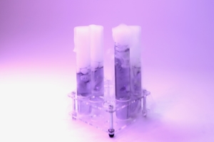 Purple Tube molekularer Cocktail dampfend lila im Reagenzglas